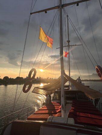 Tour in barca ai Laghi di Sibari e mare Ionio al tramonto con aperitivo a bordo